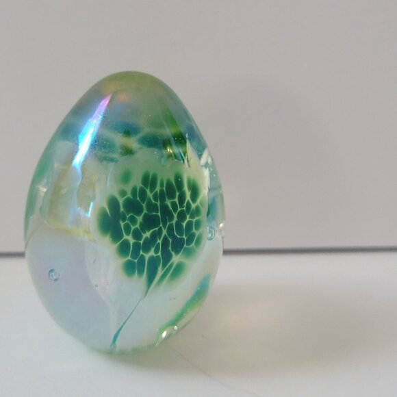 Mount St Helen's 87 Art Glass Egg Paperweight Green - Picture 2 of 7